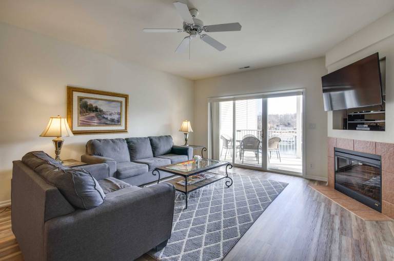 Lakefront Osage Beach Condo: Dock Your Boat Here! — photo 5