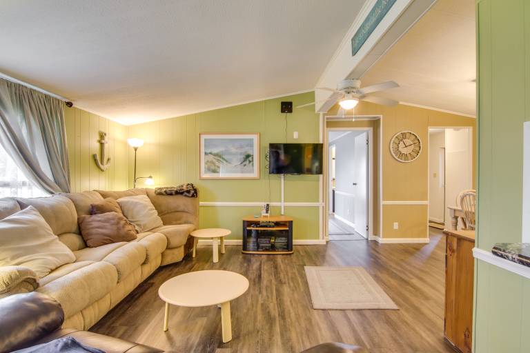 Beachy Lewes Home w Outdoor Shower & Fire Pit