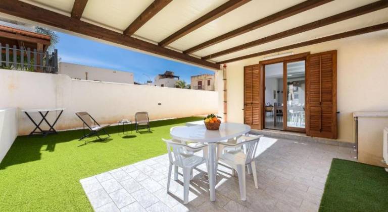 Holiday apartment with terrace — photo 2