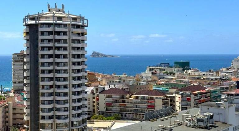 Holiday apartment with pool in Benidorm