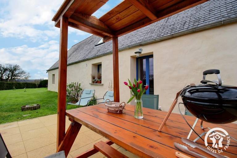 Gite with yard & terrace — photo 3