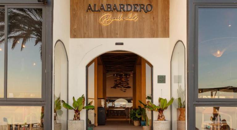Apartment with large terrace, swimming pool and green areas, next to Puerto Banus — photo 3