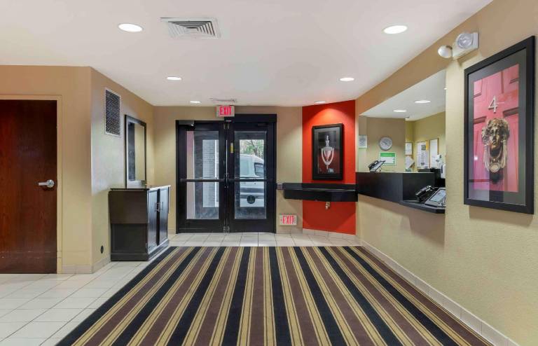 Extended Stay America Suites - Detroit - Metropolitan Airport — photo 4