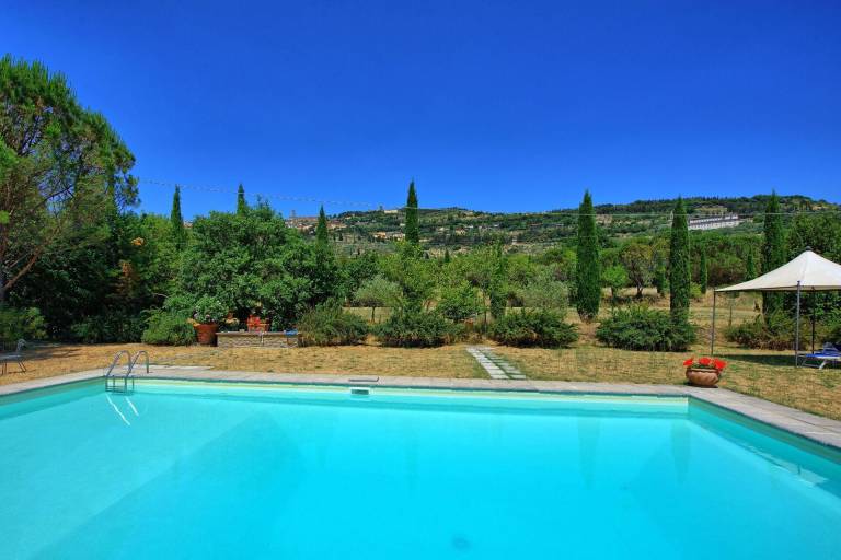 Villa with private pool, terrace & yard in Cortona
