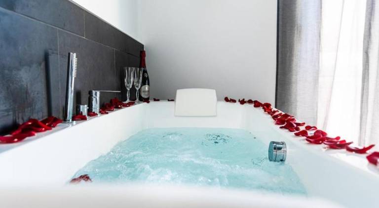 Holiday apartment with hot tub | Near Bellini Garden | Pets are welcome — photo 4