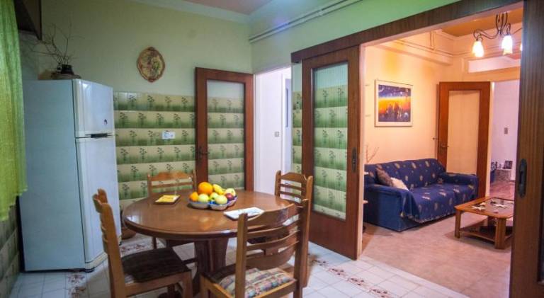 Holiday apartment with patio — photo 3