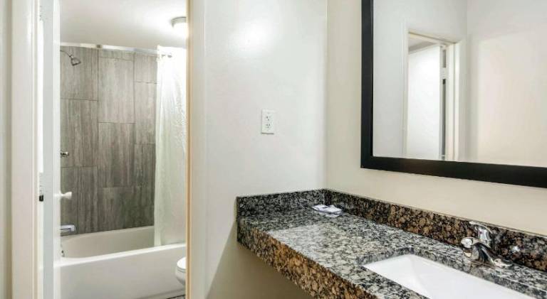 Brentwood Inn Richmond South — photo 4