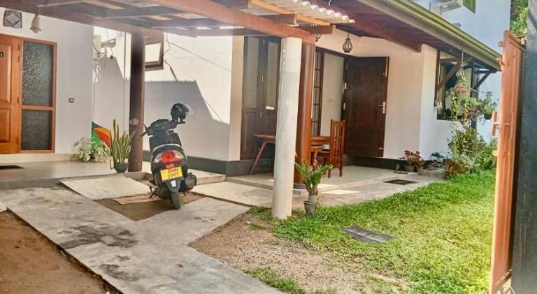 House with patio & yard — photo 5