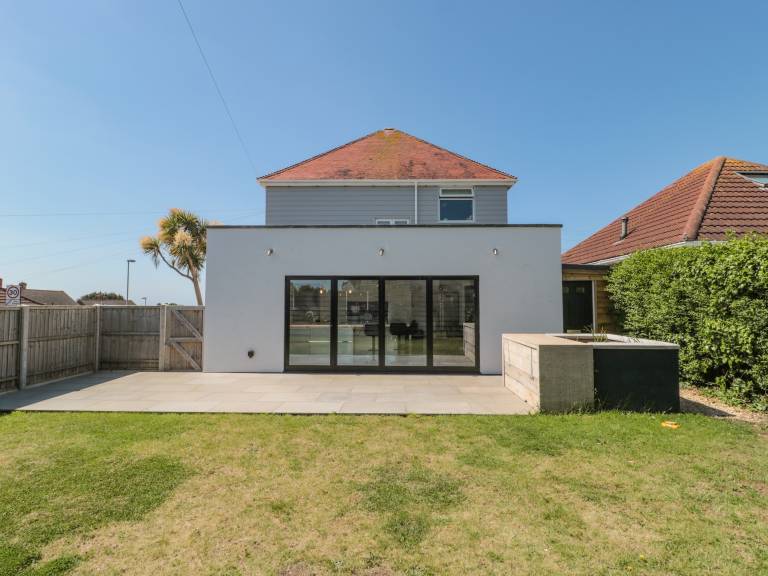 Family-oriented charming cottage with garden | Beach view | Next to the beach | Pets are welcome — photo 2