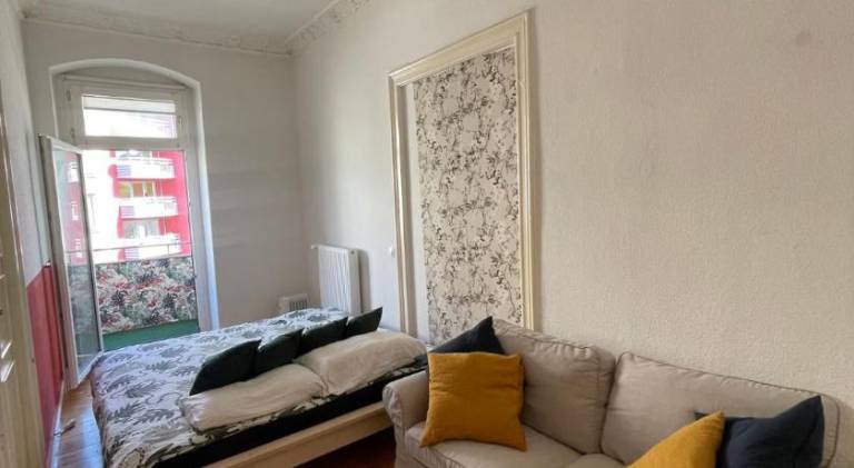 Cozy room with private balcony center berlin