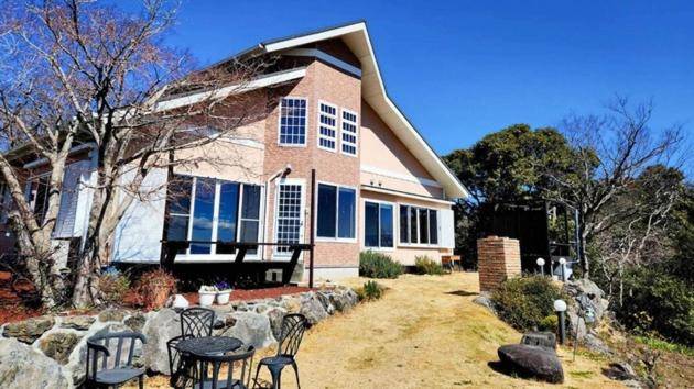 Beautiful vacation home with BBQ | Perfect for remote work | Pet-friendly — photo 3