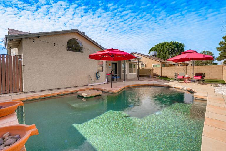 Lovely Gilbert Home w Heated Pool 3 Mi to Dtwn