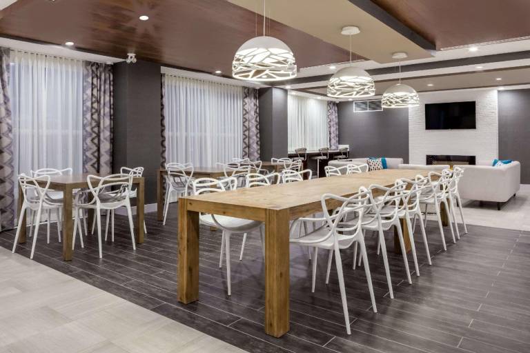 Best Western Plus Airdrie Gateway in Airdrie, AB
