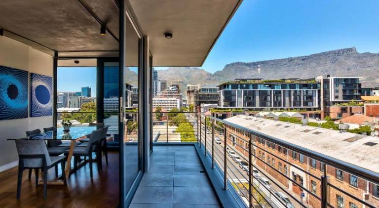 Rental apartment with barbeque, pool & terrace | Close to Two Oceans Aquarium — photo 5