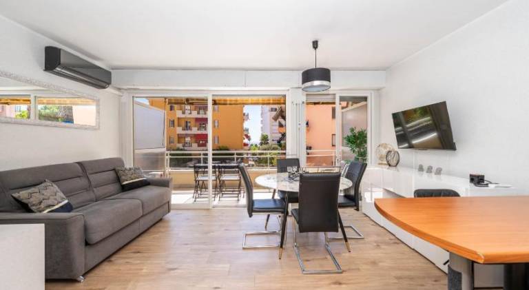 Apartment with terrace — photo 4