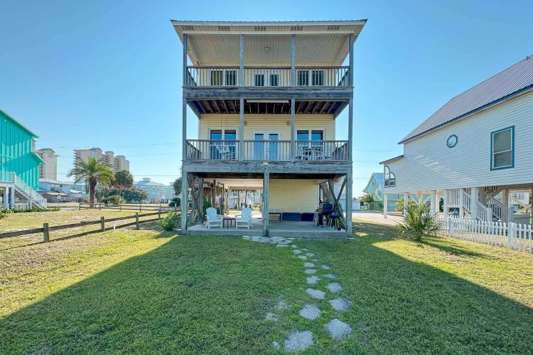 Family-oriented beautiful vacation home with barbeque | Water view | Beach nearby | Pets allowed — photo 5