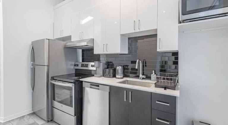 Luxurious 3BD Apt in heart of downtown 5 min walk to Bell Center — photo 4