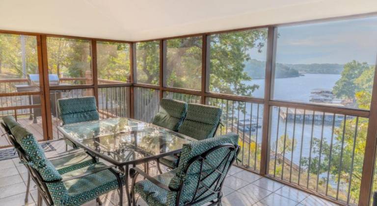 House with 5 rooms for 12 persons in Lake Ozark, MO