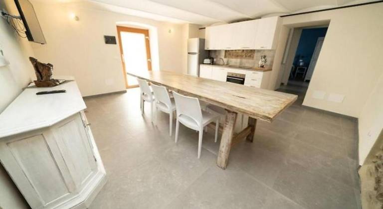 Lovely serviced apartment with private pool, patio & yard | Pet-friendly — photo 3
