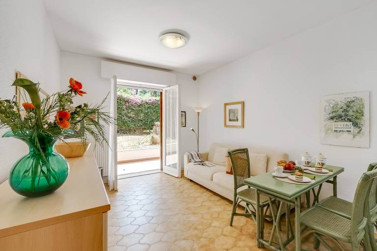 Rental apartment with garden & terrace — photo 2