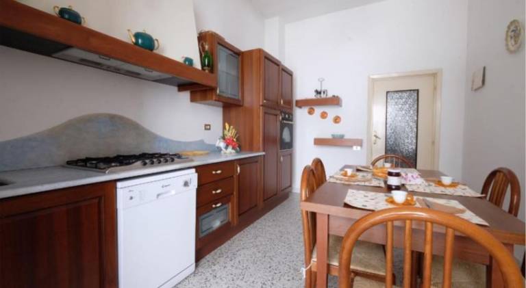 Rental apartment with 2 rooms for 6 persons — photo 3