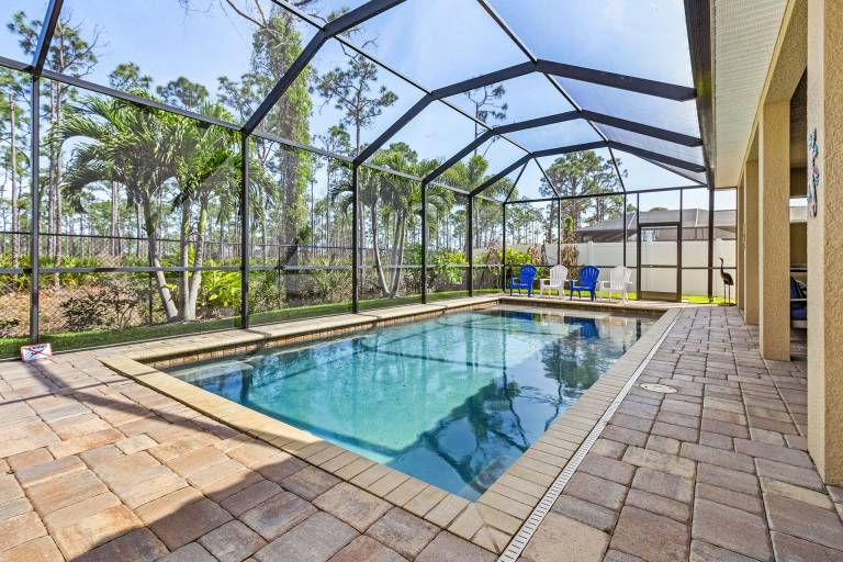 Family-oriented house with barbecue, private pool & yard | Pet-friendly — photo 3
