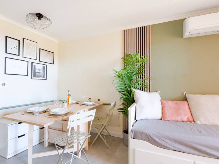 Family-friendly rental apartment with garden, pool & patio | Sea view | Pets are welcome — photo 2