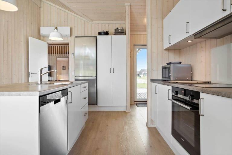 Children-friendly vacation home with BBQ, sauna & jacuzzi | Pet-friendly — photo 4
