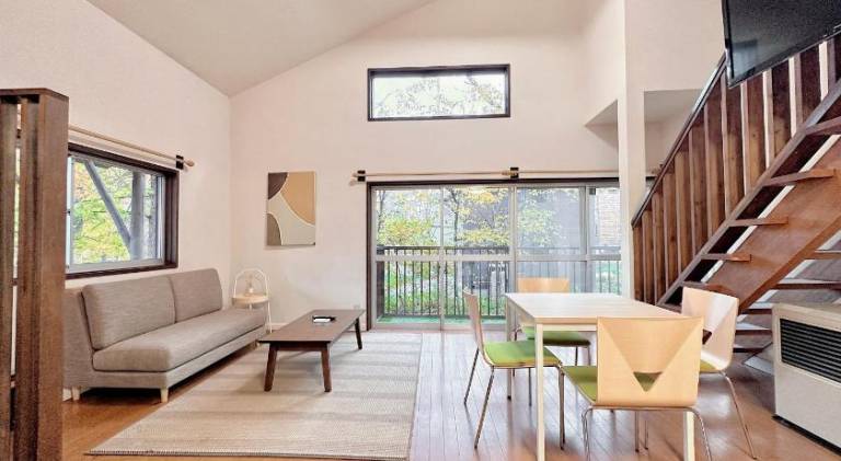 Chalet with terrace, yard & barbeque in Hakuba
