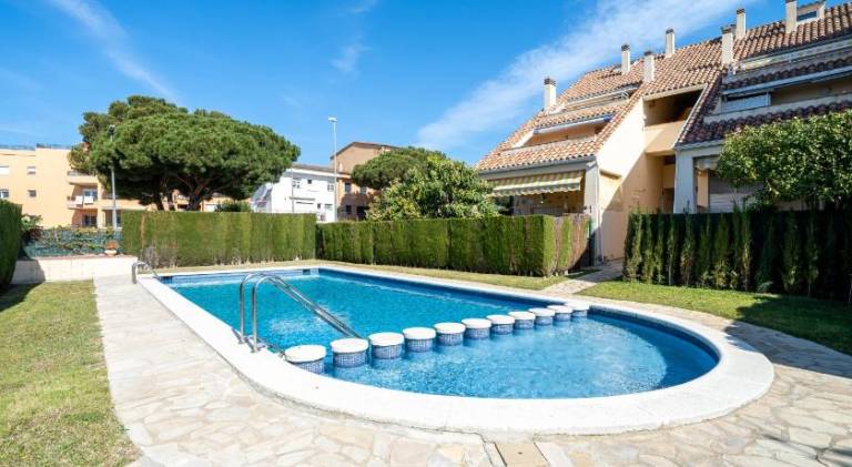Holiday apartment with patio, yard & pool in Castell-Platja d'Aro