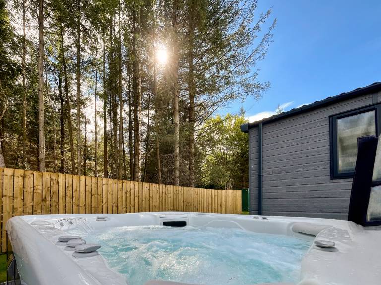 Children-friendly cottage with yard, hot tub & patio | River view | Pets are welcome — photo 2