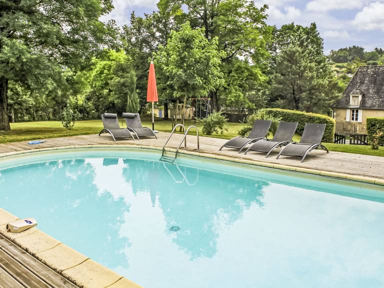 Vacation home with private pool, garden & BBQ — photo 2