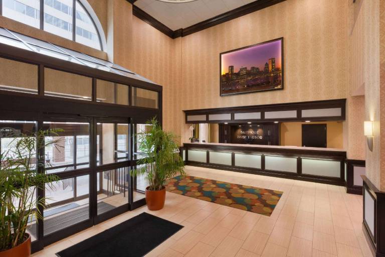 Days Inn by Wyndham Baltimore Inner Harbor — photo 2