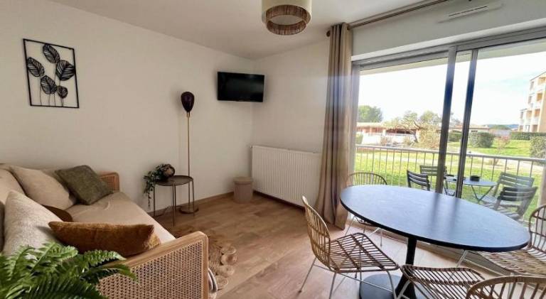 Rental apartment with pool | Pet-friendly in Balaruc-les-Bains