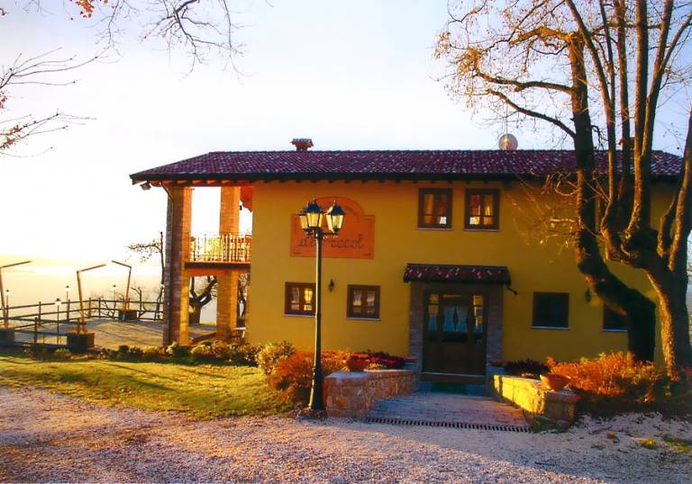 La Fiocchina - magic place (studios & apartments inside the middle of Garda Lake between sky & water): Monolocale BLUE acqua (2 PAX - piano terra con patio colazione lato giardino/lago) add room (family 4 PAX con servizi in comune) — photo 5