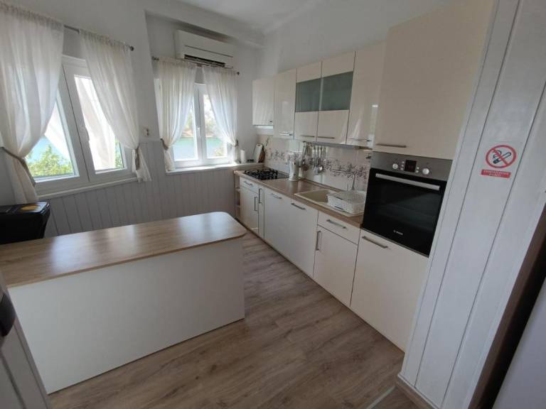 Family-oriented nice private room with garden, terrace & barbecue | Sea view | Dogs allowed — photo 3