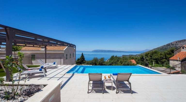 Villa with hot tub & pool | Pets are welcome in Tucepi