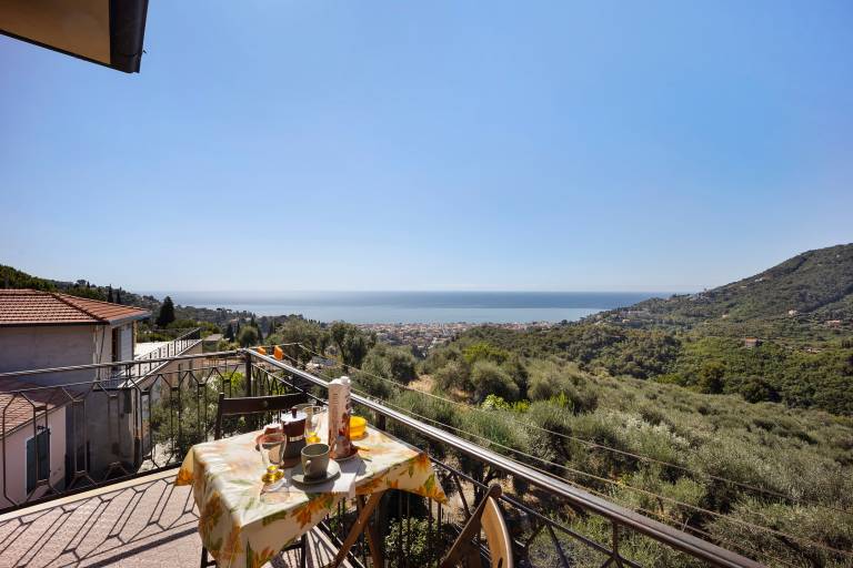 Pet Friendly Apartment I Girasoli with Sea View and Wi-Fi in Alassio