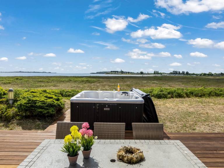 Child-friendly pleasant vacation home with terrace, hot tub & private pool | Sea view | Close to the beach | Pet-friendly — photo 3