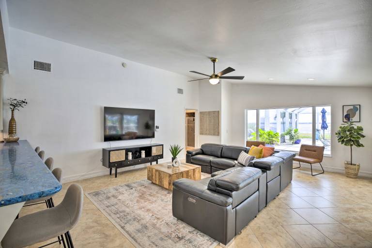 Luxe Waterfront Home w/ Pool & Dock in Cape Coral — photo 4