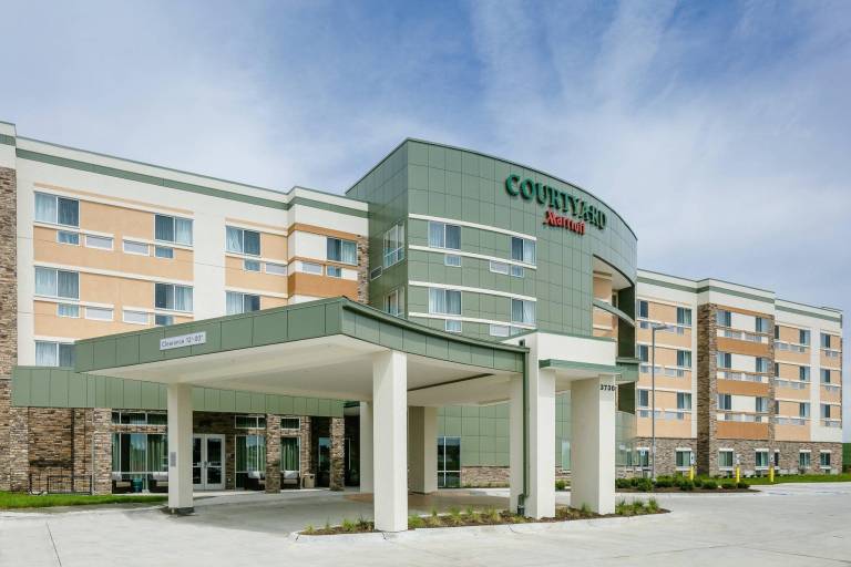 Courtyard by Marriott Omaha Bellevue at Beardmore Event Center in Bellevue, NE