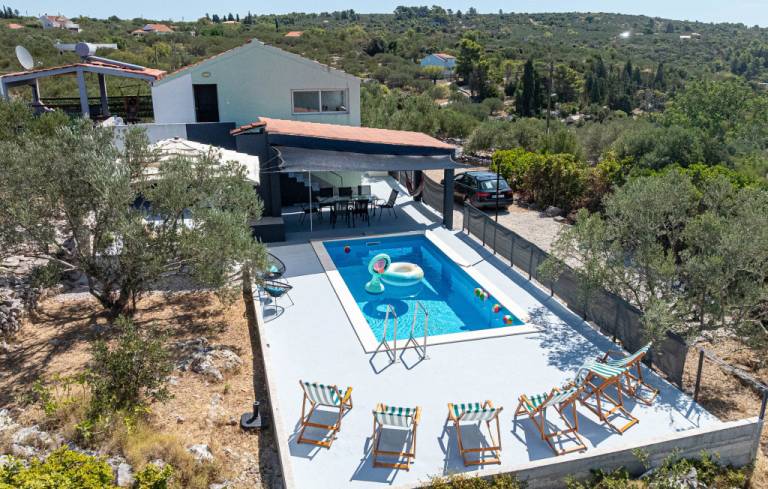 Villa with private pool, yard & BBQ in Dubrovnik