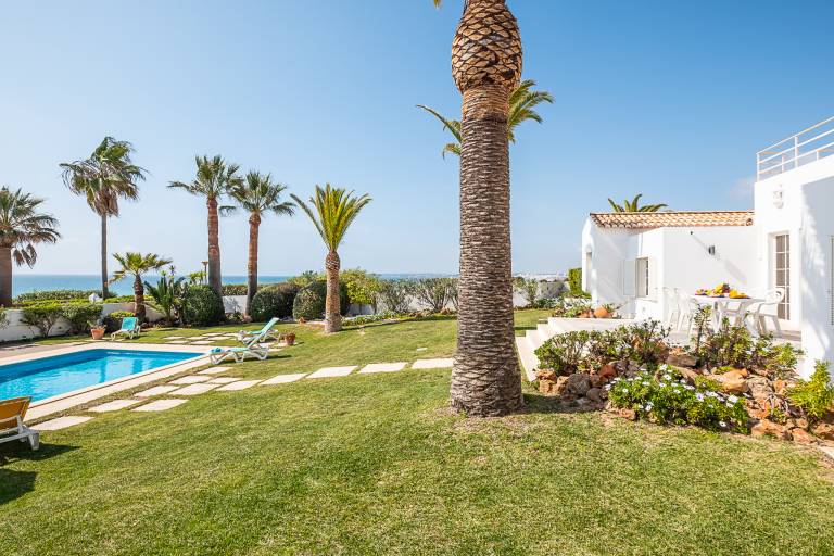 Fully equipped ample villa with private pool, patio & yard | Next to the beach | Pets allowed — photo 3