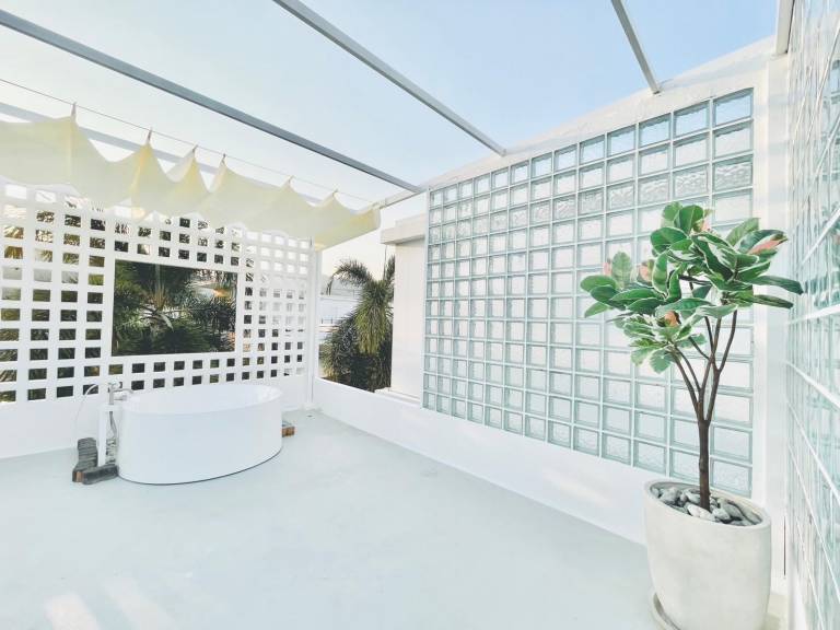 Villa with pool & jacuzzi — photo 5