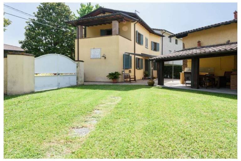 Beautiful vacation home with yard | Pets are welcome — photo 3