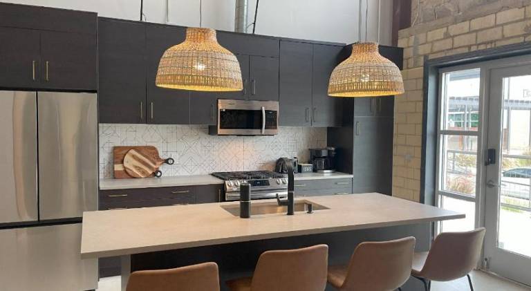 Fyrebird Place - Industrial Loft with Pavilion & Yard — photo 3