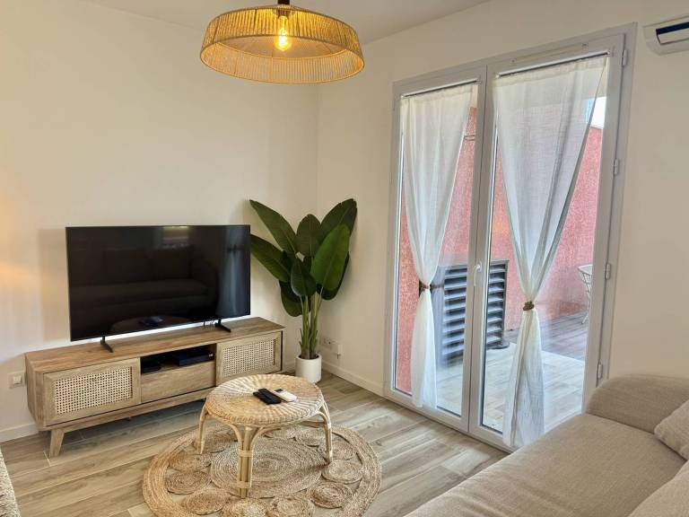 Modern apartment with WiFi and parking in Propriano — photo 3