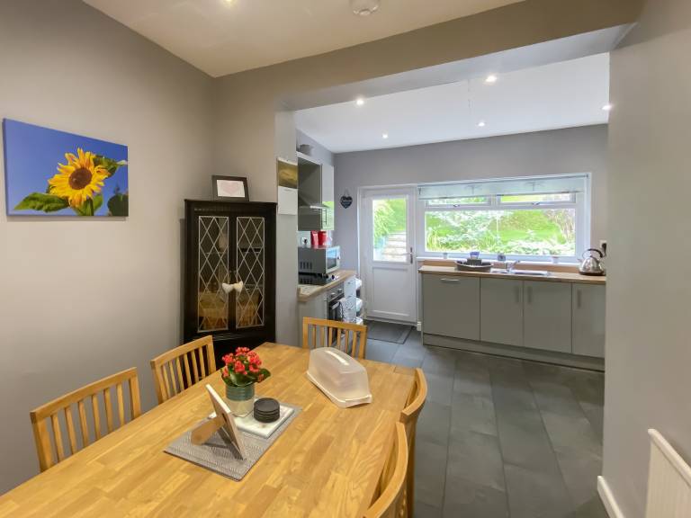 Cottage with barbecue & yard — photo 4