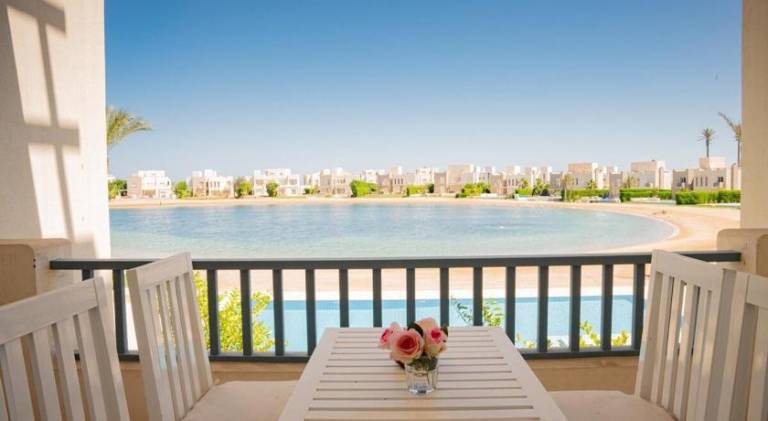 Holiday apartment with terrace & pool — photo 3