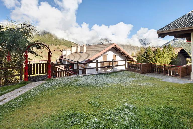 Holiday apartment with BBQ & garden | Mountain view in Livigno